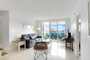 2 BEDROOMS 2 FULL BATHROOMS APT. ON THE BEACH