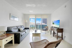 2 BEDROOMS 2 FULL BATHROOMS APT. ON THE BEACH - image 2