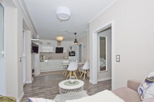 zentrale FeWo mit Balkon, gratis Nutzung vom AHOI Erlebnisbad und Sauna in Sellin - Villa Buskam FeWo 22