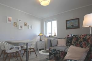 zentrale FeWo mit Balkon, gratis Nutzung vom AHOI Erlebnisbad und Sauna in Sellin - Villa Buskam FeWo 28