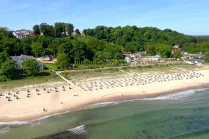 Ferienwohnung mit Kamin und Terrasse, gratis Nutzung vom AHOI Erlebnisbad und Sauna in Sellin - Villa Sara FeWo03