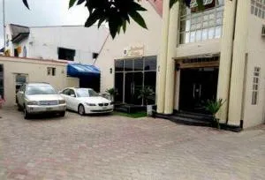 Room in Lodge - Ambience Hotel and Suites-magodo, - Otta