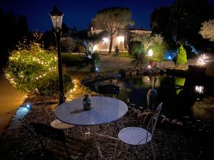 Maisons de vacances Mas Beau Soleil & Spa Cottages de Charme avec Jacuzzi&Jardin Prives : photos des chambres