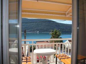Triple Room with Sea View room in Apartments and Rooms Mato