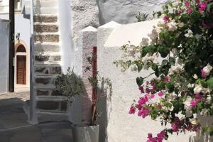 Rallou Traditional House Plaka Milos Greece