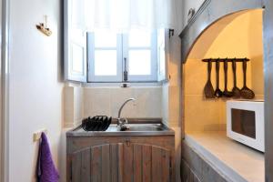 Rallou Traditional House Plaka Milos Greece