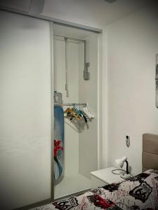 Coral Bay Modern Renovated apartment by the Sea