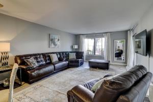 Apartment room in 100 Springwood 2 BR condo Forest Beach