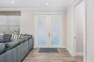 Amazing outdoor living on a freshwater canal, 4 bedrooms, pet-friendly - Villa Becky