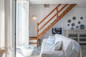 ⭑ ⭑ ⭑ ⭑ ⭑ Jewel on the seafront promenade img4