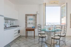 ⭑ ⭑ ⭑ ⭑ ⭑ Jewel on the seafront promenade img7