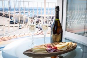 ⭑ ⭑ ⭑ ⭑ ⭑ Jewel on the seafront promenade img16