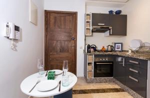 Stylish Studio(WiFi, Netflix, Pool, AC, Nespresso)