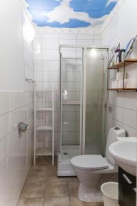 Mysig takvåning med balkong