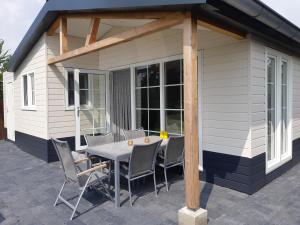 Nieuwe Beachbungalow aan IJsselmeer 39 24 four seasons