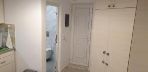 La Playa Studio Best location close to the Beach & center