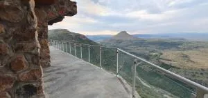 Kings View Cave - Lady Grey