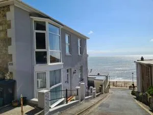Beautiful Seaside Apartment With Parking - Whitwell
