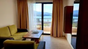 Family Hotel Serenity Palace - فارفارا