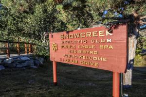 Three-Bedroom Apartment room in Mammoth Reservations