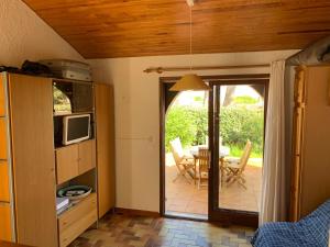 Villas Mini villa climatisee - Vue mer - Mer a 50 m - Jardin et 2 terrasses 300 m2 : photos des chambres