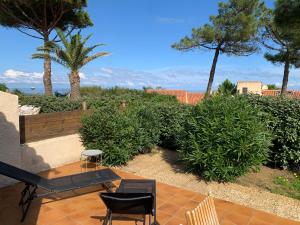 Villas Mini villa climatisee - Vue mer - Mer a 50 m - Jardin et 2 terrasses 300 m2 : photos des chambres