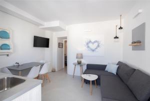 SALTY 2 Brand New 1 BD apartment in the heart of Naousa Paros Greece