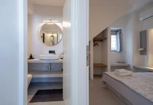 SALTY 2 Brand New 1 BD apartment in the heart of Naousa Paros Greece