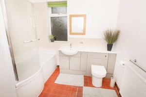 The Bungalow at Seaways, Sleeps 11 +