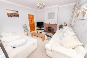 The Bungalow at Seaways, Sleeps 11 +