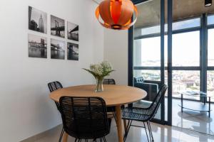 HomeForGuest NEW Modern Penthouse Apartment with panoramic views of Santa Cruz