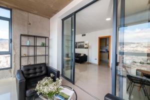 HomeForGuest NEW Modern Penthouse Apartment with panoramic views of Santa Cruz