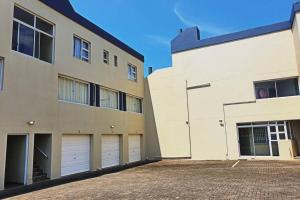 Uvongo - Beach Paradise & Open Ocean View