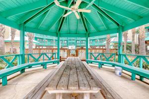 Sea Breeze 206 - The Lucky Pelican