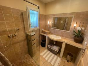 B&B / Chambres d'hotes Le calme de la garrigue : photos des chambres