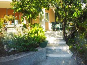 Apartments Milostić