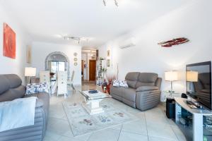 Great 2 bedroom apartment with communal pool