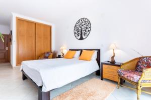 Great 2 bedroom apartment with communal pool