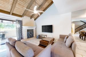 Three Bedroom Apartment room in Poolside Getaway