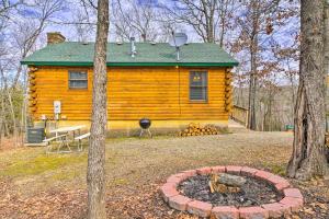 Cabin Retreat on Table Rock Lake w Fire Pit!