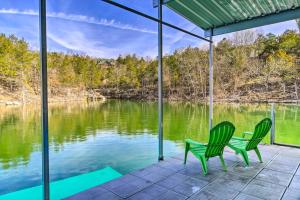 Cabin Retreat on Table Rock Lake w Fire Pit!