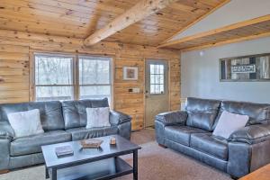 Cabin Retreat on Table Rock Lake w Fire Pit!