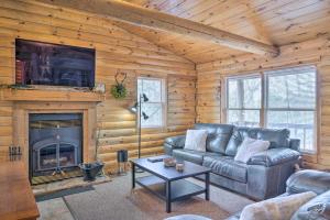 Cabin Retreat on Table Rock Lake w Fire Pit!