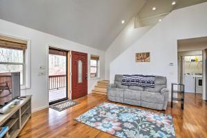 Cozy Hayesville Retreat w Deck & Mtn Views!