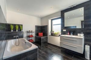 Green Valley Lounge Apartment