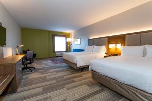 Suite with Two Beds - Non-Smoking room in Holiday Inn Express & Suites - Columbus - Worthington an IHG Hotel