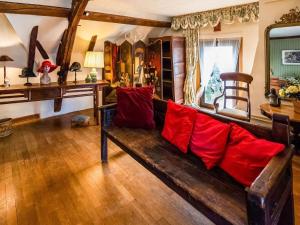 Maisons de vacances Castle in le Veurdre near Route Compostella : photos des chambres