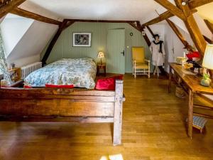 Maisons de vacances Castle in le Veurdre near Route Compostella : photos des chambres