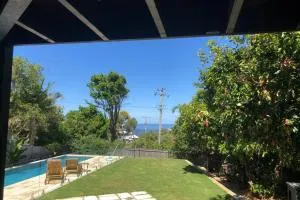 The Belle of Killcare- Private Luxury with Sea views - we are not the resort which is across the road - Bensville