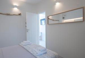 SALTY 2 Brand New 1 BD apartment in the heart of Naousa Paros Greece